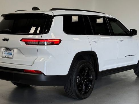 Used 2023 Jeep Grand Cherokee L Laredo AWD/4WD image 3
