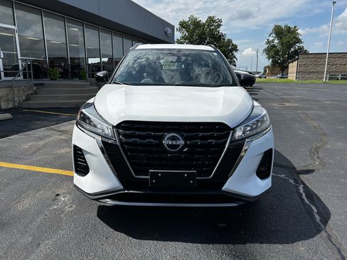 Used 2024 Nissan Kicks SR w/ SR Premium Package FWD image 5