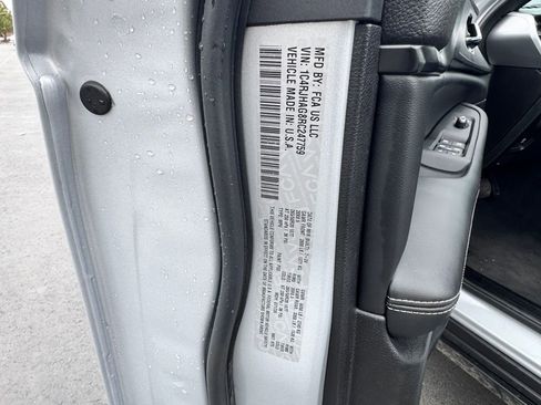 Used 2024 Jeep Grand Cherokee Altitude image 29