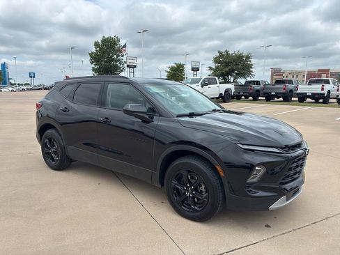Used 2023 Chevrolet Blazer LT w/ Convenience Package FWD image 4