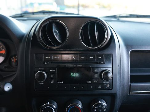 Used 2016 Jeep Patriot Latitude w/ Sun/Sound Group image 34