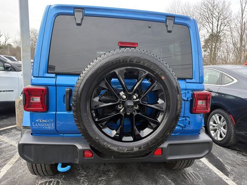 Certified 2023 Jeep Wrangler Sahara w/ Cold Weather Group image 5