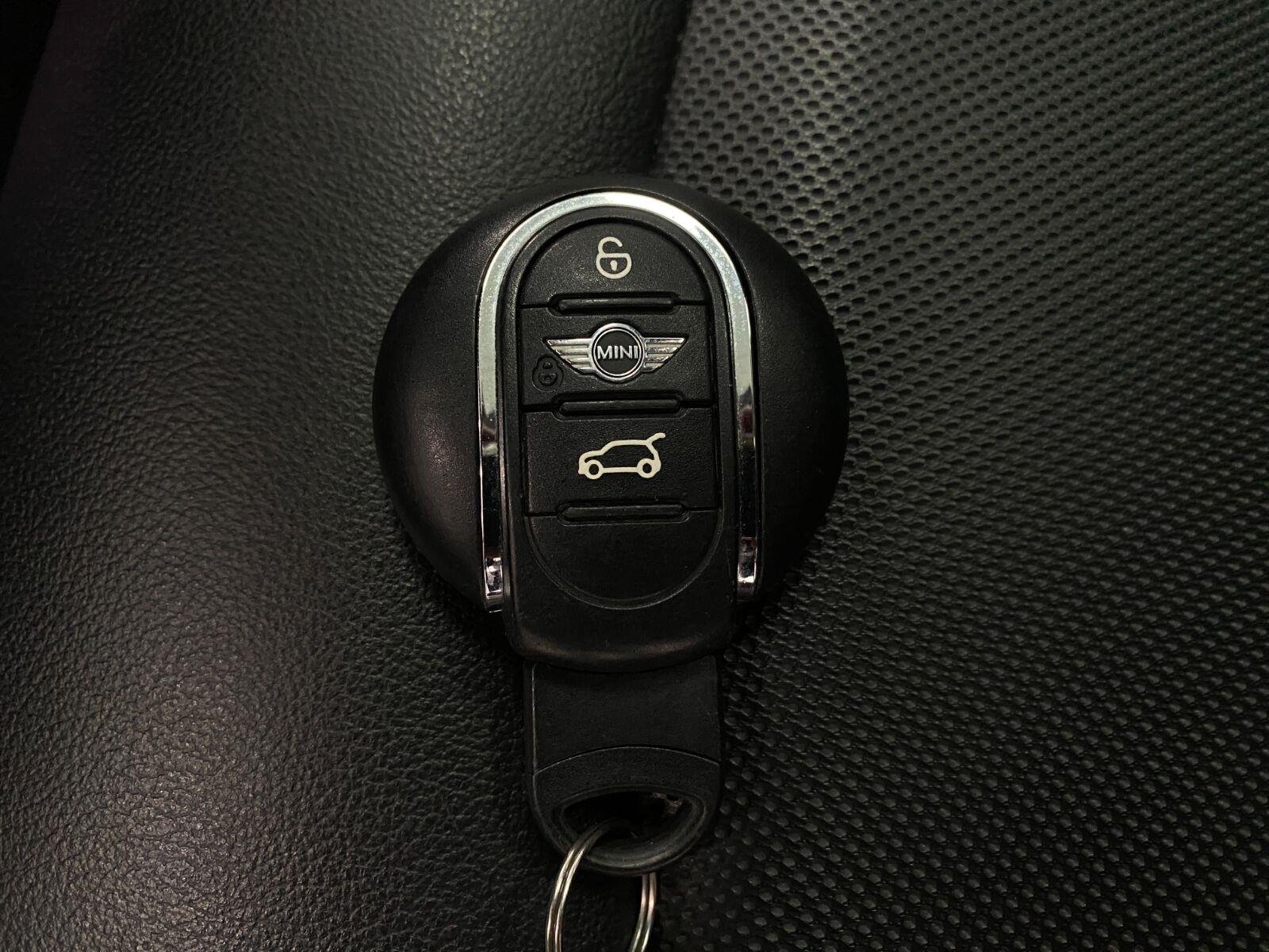 Used 2015 MINI Cooper 4-Door Hardtop FWD image 25