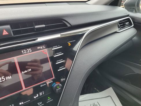 Used 2018 Toyota Camry XSE image 38