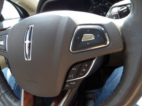 Used 2014 Lincoln MKZ AWD image 16