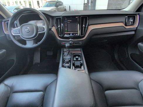 Used 2021 Volvo XC60 T6 Momentum w/ Premium Package AWD/4WD image 15