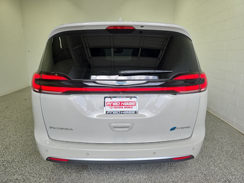 Used 2021 Chrysler Pacifica Pinnacle FWD image 6