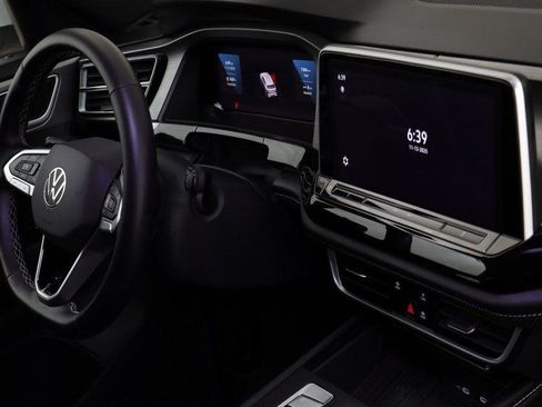 Used 2025 Volkswagen Atlas Cross Sport SE image 19