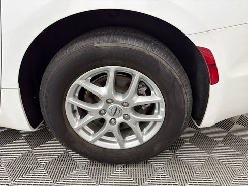 Used 2023 Chrysler Pacifica Touring-L FWD image 20