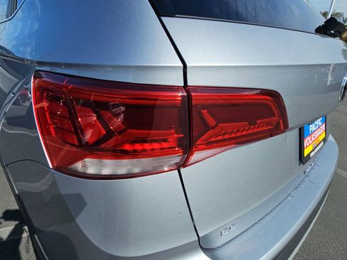 Used 2022 Volkswagen Taos SE image 33