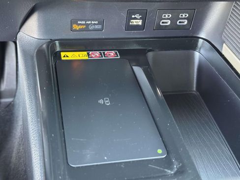 Used 2025 Toyota Camry SE image 8