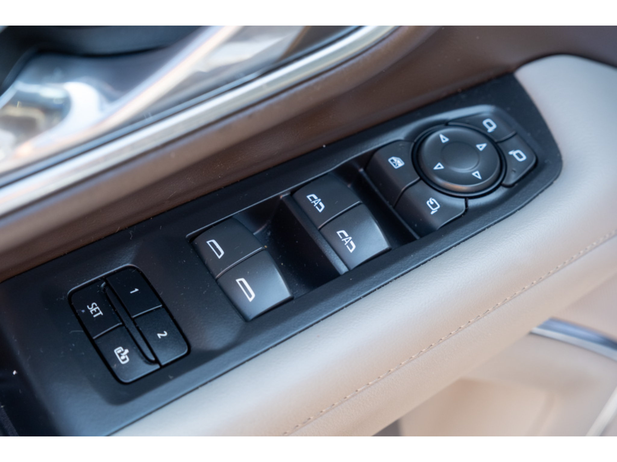 Used 2023 Chevrolet Tahoe Z71 w/ Luxury Package AWD/4WD image 14