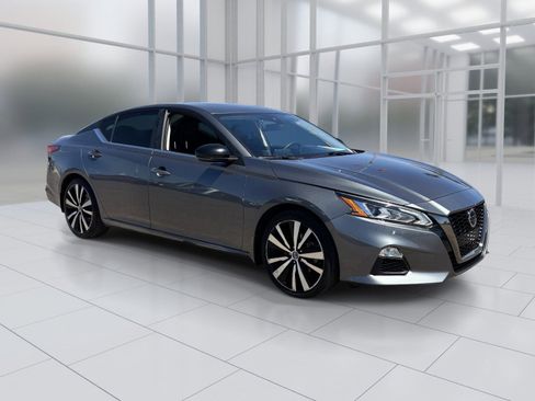 Used 2020 Nissan Altima 2.5 SR w/ Premium Package FWD image 8