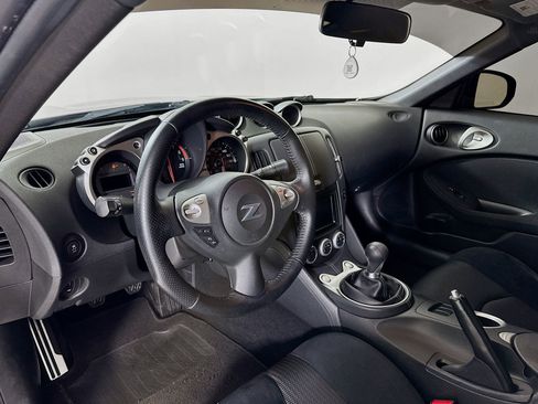 Used 2017 Nissan 370Z Coupe RWD image 10