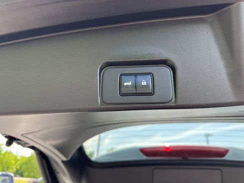 Used 2023 Nissan Rogue SV w/ SV Premium B Package FWD image 11