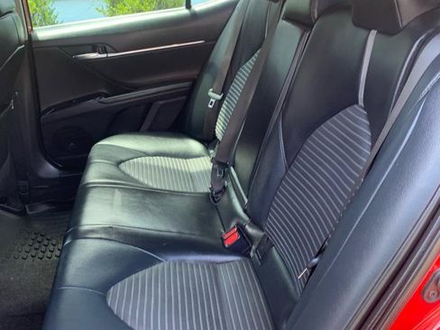 Used 2020 Toyota Camry SE FWD image 8