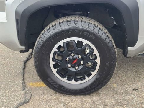 Certified 2024 Toyota Tacoma TRD Off-Road AWD/4WD image 31