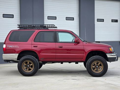 Used 2000 Toyota 4Runner SR5 image 9