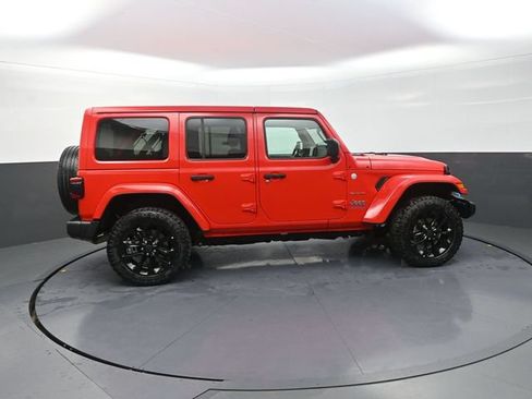 Used 2024 Jeep Wrangler Unlimited Sahara AWD/4WD image 9