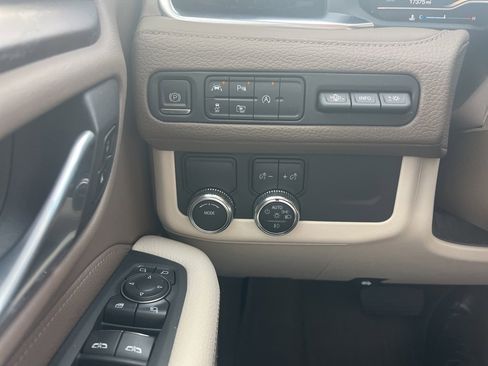 Used 2023 GMC Yukon Denali image 13