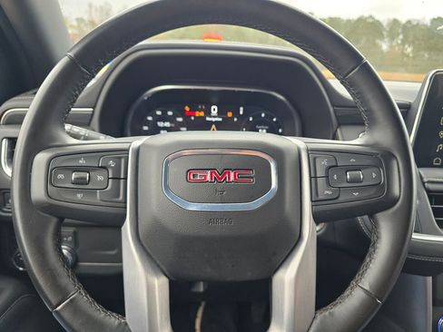 Used 2024 GMC Yukon XL SLT image 17