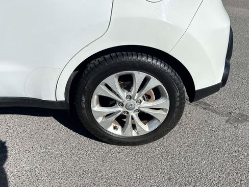 Used 2016 Kia Soul + w/ Primo Package FWD image 8
