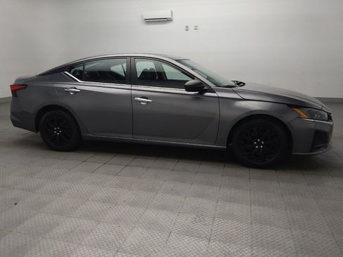 Used 2024 Nissan Altima 2.5 S FWD image 11