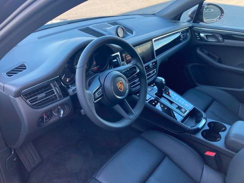 Used 2024 Porsche Macan AWD/4WD image 4