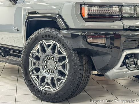 New 2025 GMC Hummer EV 3X image 3
