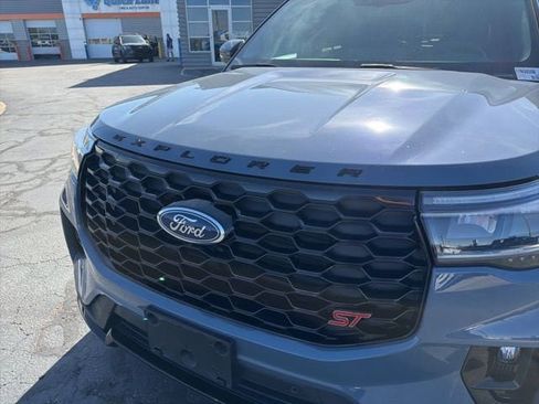 Used 2025 Ford Explorer ST AWD/4WD image 16