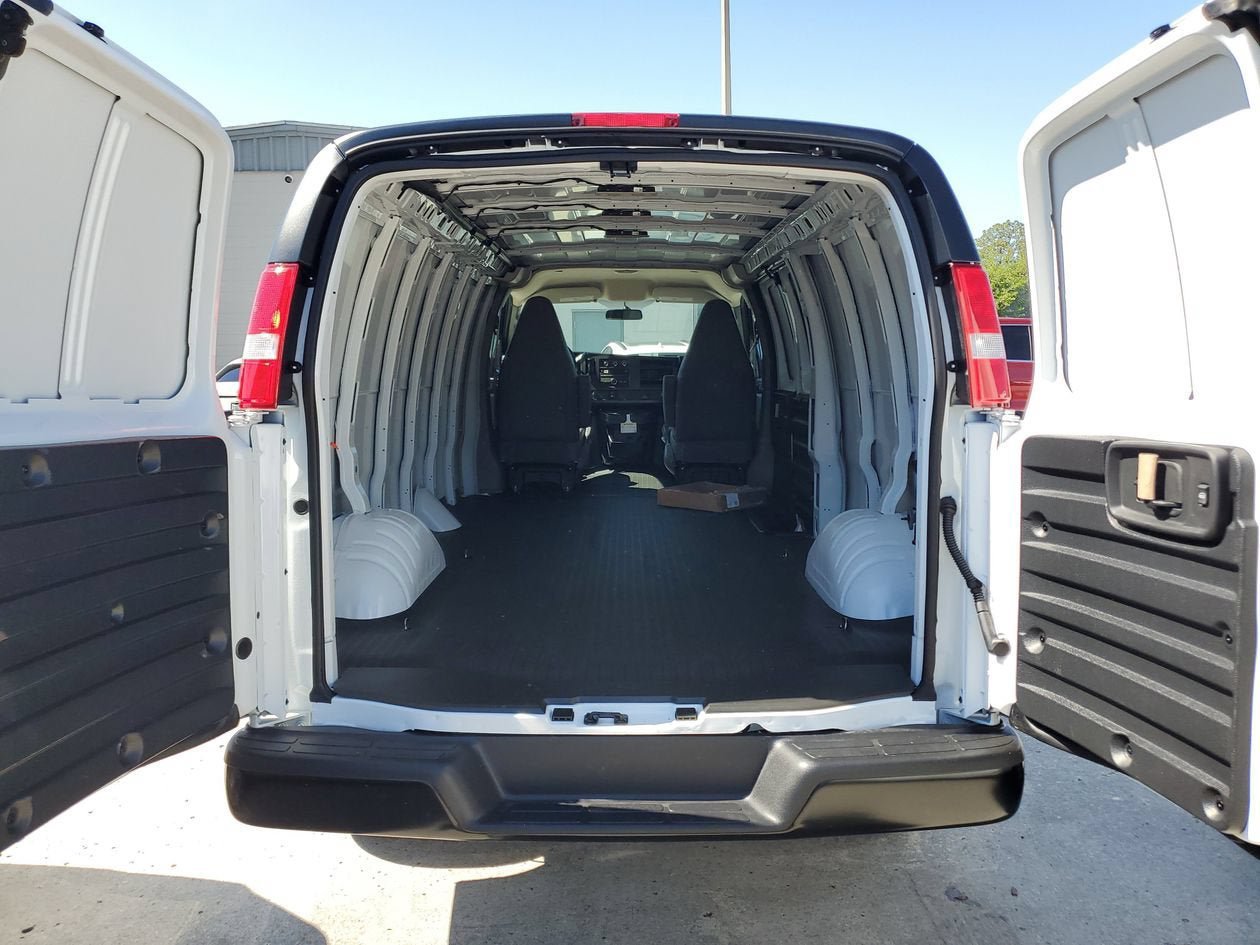 New 2026 GMC Savana 2500 Extended RWD image 9