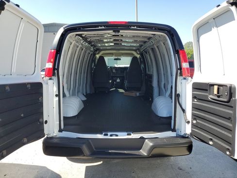 New 2026 GMC Savana 2500 Extended RWD image 9