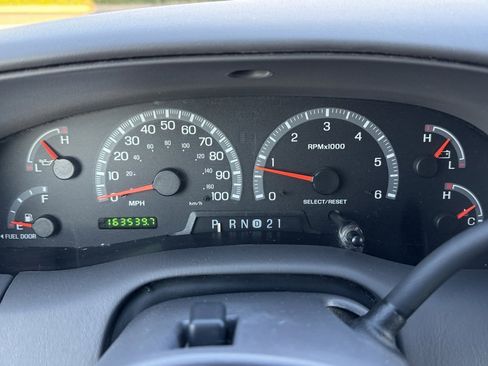 Used 2001 Ford F150 XLT image 12