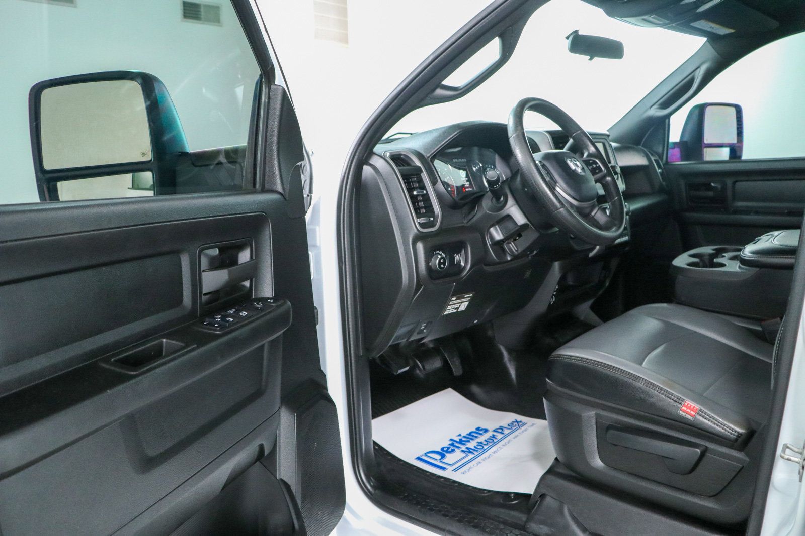 Used 2024 RAM 2500 Tradesman w/ Chrome Appearance Group AWD/4WD image 3
