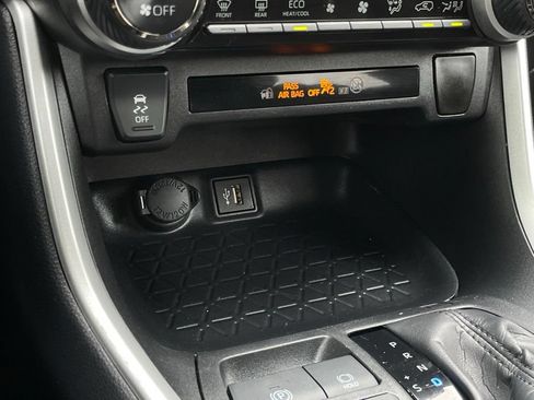 Used 2025 Toyota RAV4 XLE AWD/4WD image 20