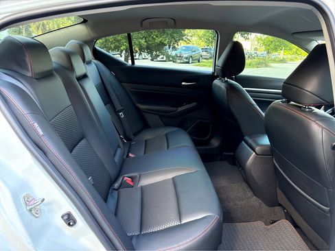 Used 2024 Nissan Altima 2.5 SR image 14