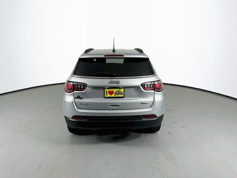 Used 2024 Jeep Compass Latitude AWD/4WD image 8