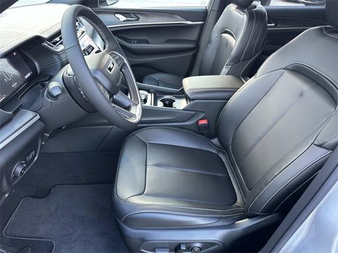 New 2025 Jeep Grand Cherokee L Limited w/ Black Appearance Package image 14