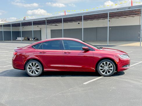 Used 2016 Chrysler 200 S FWD image 6