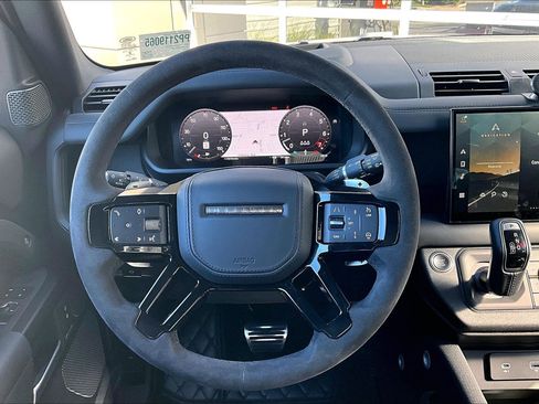 Used 2023 Land Rover Defender 110 V8 image 5