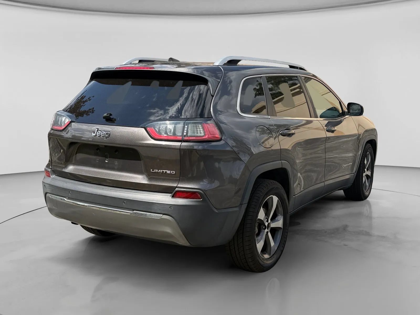 Used 2019 Jeep Cherokee Limited FWD image 5