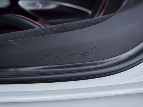 Used 2023 McLaren Artura RWD image 40