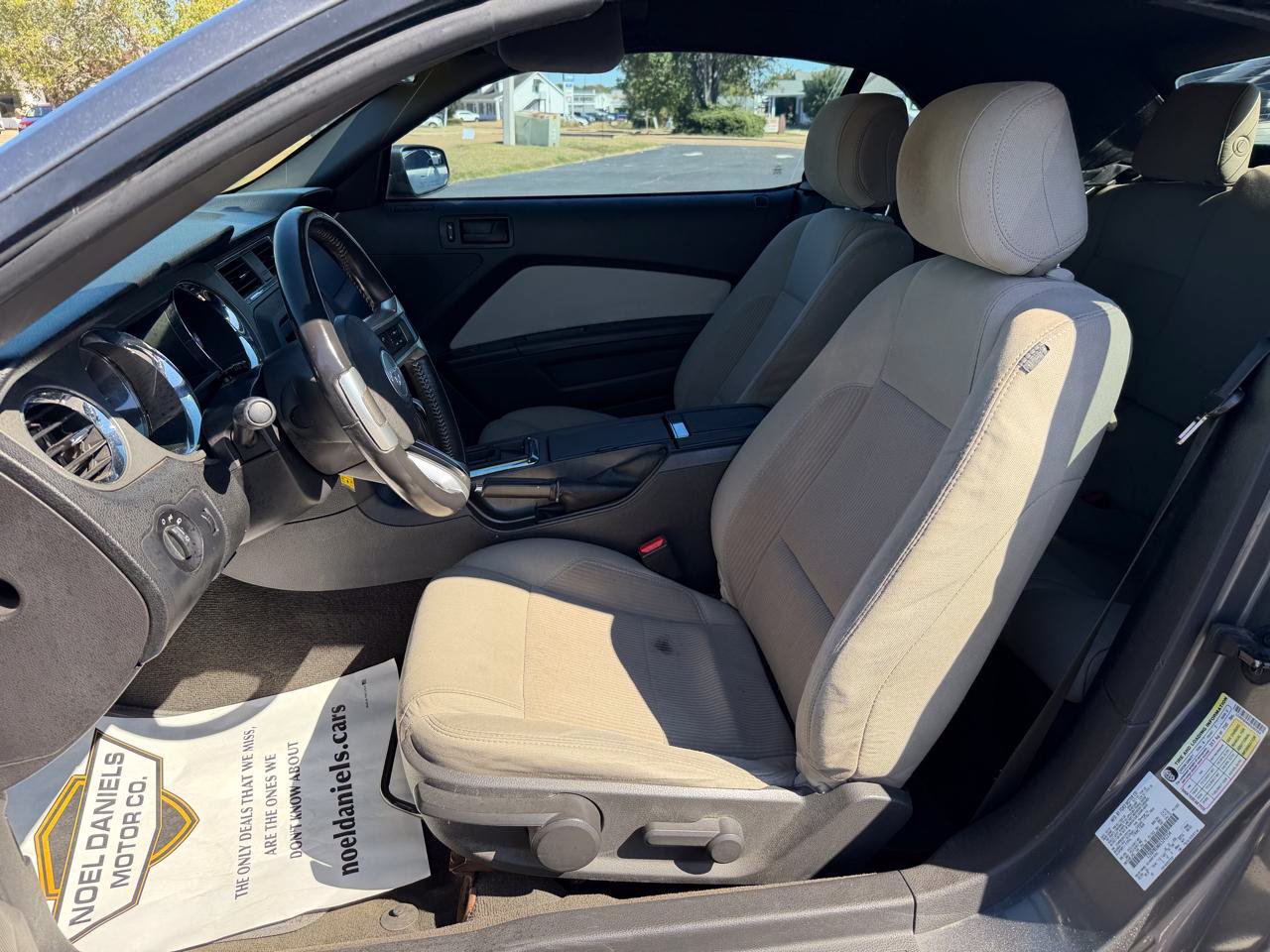 Used 2014 Ford Mustang Convertible RWD image 8