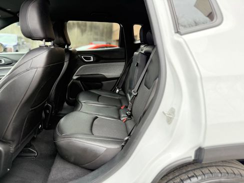 Used 2024 Jeep Compass Latitude image 24