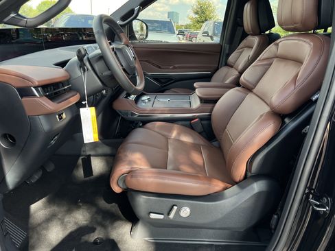 New 2025 Lincoln Navigator Reserve image 23