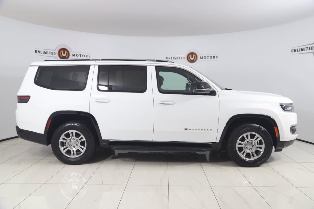 Used 2024 Jeep Wagoneer 4WD image 2