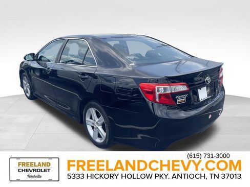 Used 2012 Toyota Camry SE FWD image 4