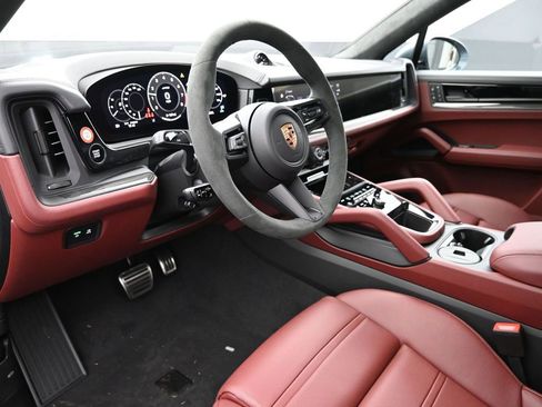 New 2026 Porsche Cayenne GTS image 4