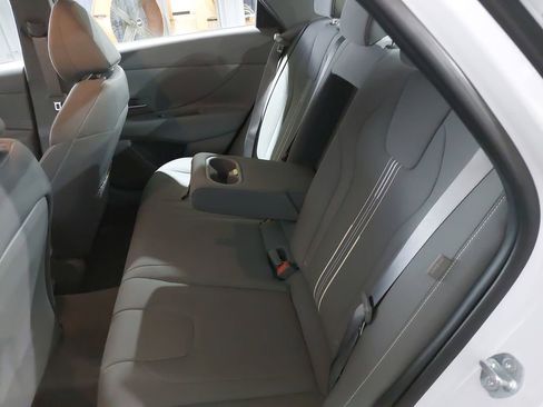 Certified 2025 Hyundai Elantra SEL FWD image 15