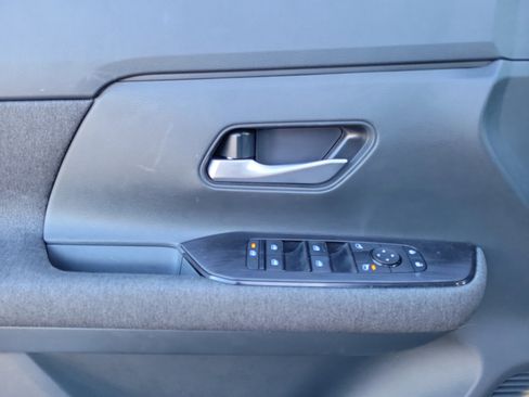 Certified 2025 Nissan Kicks SV w/ Illumination Package image 17